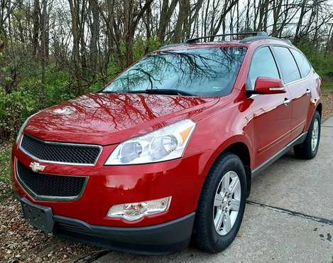 ** 2012 Chevrolet Traverse LT ** 3rd Row Seating! ** - cars & trucks... for sale in O Fallon, MO