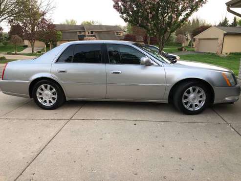SOUTHERN CADILLAC DTS CLEAN NO RUST WELL MAINTAINED REDUCED - cars & for sale in Clarkston , MI