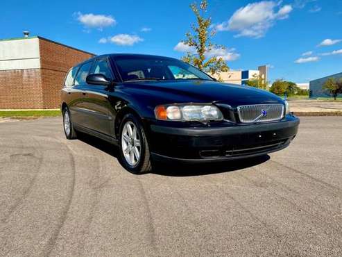 2002 VOLVO V70 2.4T - cars & trucks - by dealer - vehicle automotive... for sale in Carol Stream, IL