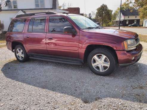 2005 Trailblazer LT, 4WD, 3 ROW SEATING, ONLY 131 K MILES - cars &... for sale in Clinton, IN