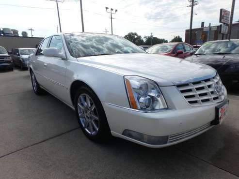 2008 Cadillac DTS White for sale in URBANDALE, IA