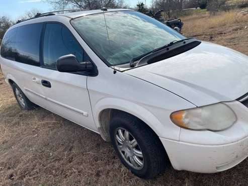 2005 Chrysler Town and Country w lift for sale in Paradise, TX