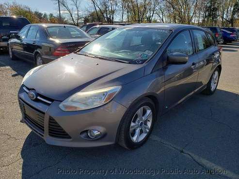 2012 *Ford* *Focus* *5dr Hatchback SE* Gray - cars & trucks - by... for sale in Woodbridge, District Of Columbia