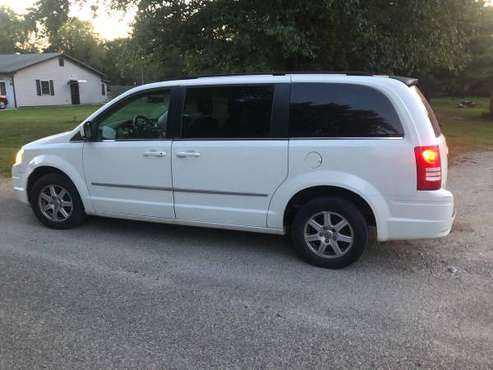 2010 Chrysler town and country for sale in Rockville, IN