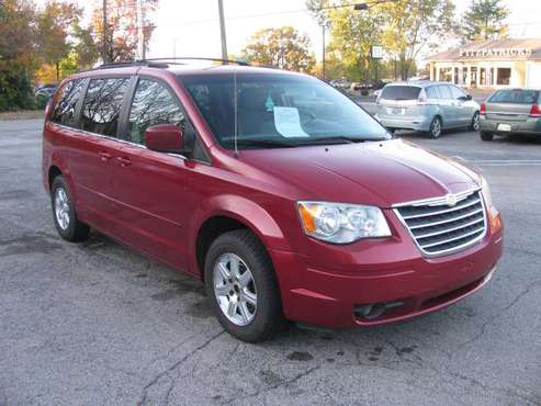 2008 Chrysler Town & Country van - cars & trucks - by dealer -... for sale in Winchester , KY