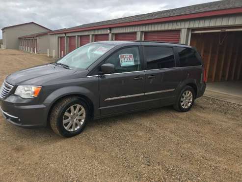 2016 Chrysler town & country - cars & trucks - by owner - vehicle... for sale in Schoolcraft, MI