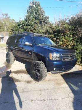 07 chevy suburban lifted - cars & trucks - by dealer - vehicle... for sale in Shannon, MS