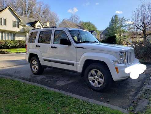 2012 JEEP LIBERTY 86,000 miles - cars & trucks - by owner - vehicle... for sale in Yorktown Heights, NY
