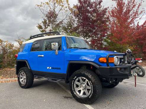 FJ Cruiser 17,000 ORIGINAL MILES - cars & trucks - by owner -... for sale in Boone, NC