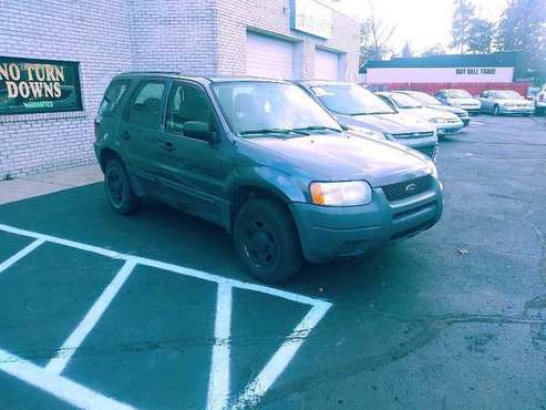 2004 FORD ESCAPE XLT LOTS NEW DRIVES SUPER.priced to sell - cars &... for sale in Clinton Township, MI