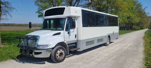 2013 International 32 Pass Shuttle Bus/Coach for sale in Saint Charles, IA