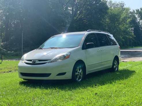 2008 Toyota Sienna CE 1 OWNER - cars & trucks - by owner - vehicle... for sale in North Ridgeville, OH