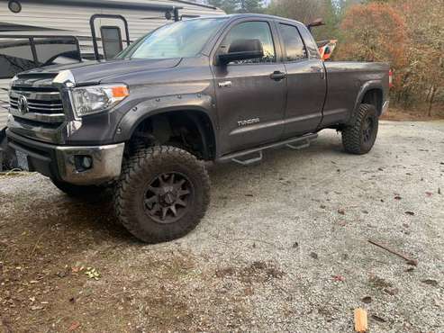 2017 Toyota Tundra 4x4 - cars & trucks - by owner - vehicle... for sale in Grants Pass, OR