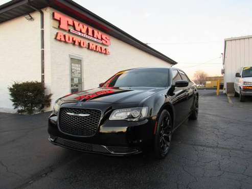 2019 Chrysler 300 Touring - cars & trucks - by dealer - vehicle... for sale in Rockford, IL