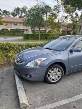 Clean inside and out Nissan Altima for sale in Pompano Beach, FL