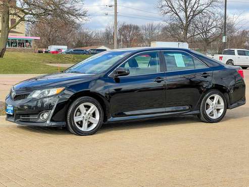 2013 Toyota Camry SE - cars & trucks - by dealer - vehicle... for sale in Aurora, IL