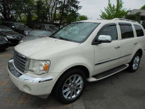 2009 CHRYSLER ASPEN LIMITED 73, 000 MILES! FROM FLORIDA! - cars & for sale in Farmingdale, NY