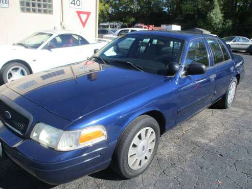 2006 FORD CROWN VIC - cars & trucks - by dealer - vehicle automotive... for sale in Middletown, OH