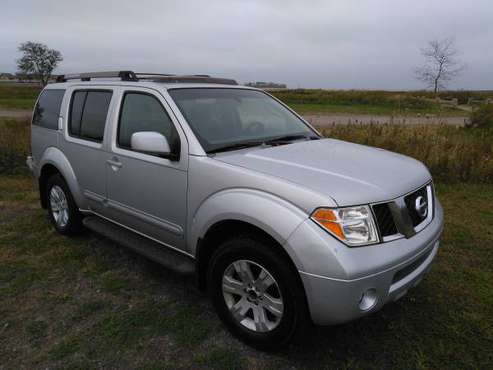 2005 Nissan Pathfinder LE Premium - cars & trucks - by owner -... for sale in Orange, CT
