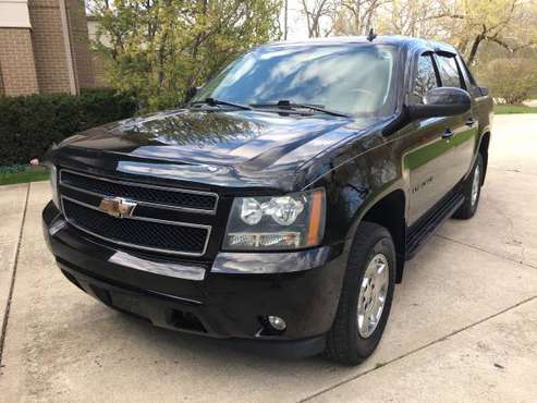 2009 Chevrolet Avalanche LS 4WD - - by dealer for sale in Highland Park, IL
