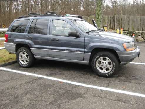 2000 Jeep Cherokee Laredo 4x4 w/ leather seats - cars & trucks - by... for sale in STAMFORD, CT