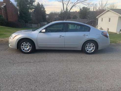 2011 Nissan altima - cars & trucks - by owner - vehicle automotive... for sale in Knoxville, TN