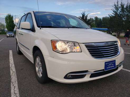 CHRYSLER TOWN & COUNTRY, NEW TRANSMISSION. SERVICED, WARRANTY - cars... for sale in Pacific, WA
