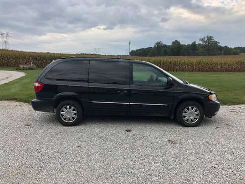 2004 ChryslerTown and Country limited for sale in Wapakoneta, OH