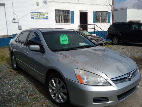 LOOK LOOK!! 2007 HONDA ACCORD V6!! READY TO ROLL!!! - cars & trucks... for sale in Greensboro, NC