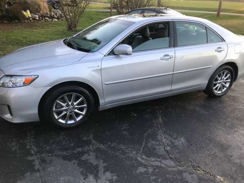 2011 Toyota Camry Hybrid - cars & trucks - by owner - vehicle... for sale in Thorndale, PA