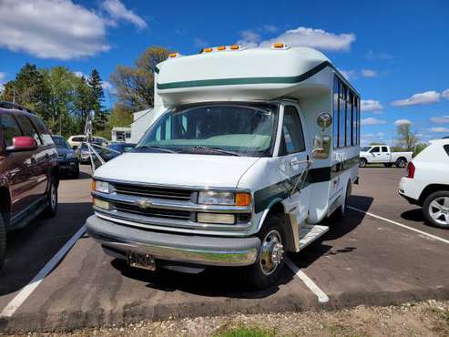 2000 Chevy g3500 bus with working wheelchair lift for sale in Ham Lake, MN