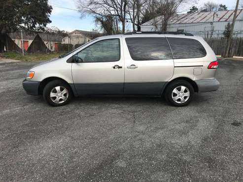 2001 Toyota Sienna LE 1 owner - - by dealer - vehicle for sale in Charlotte, NC