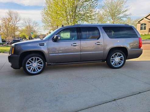 Cadillac Escalade ESV Platinum Package 2013 - - by for sale in Sioux Falls, SD