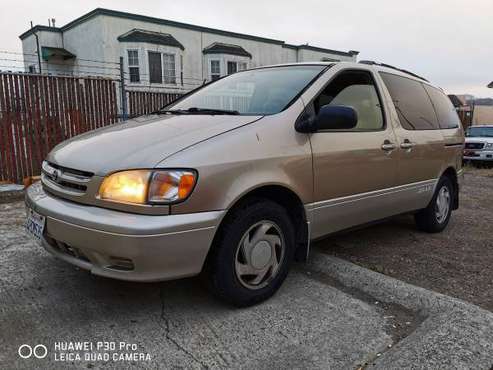 2000 Toyota Sienna XLE clean title for sale in Daly City, CA