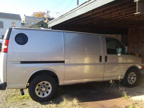 Selling my Chevrolet Express 1500 - cars & trucks - by owner -... for sale in Jersey City, NJ
