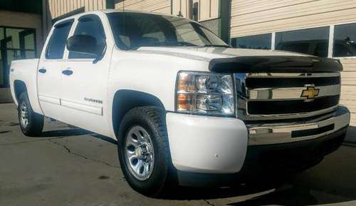 2011 Chevrolet 1500 Crew Cab 4X4 Short Bed 5.3 V-8 Automatic - cars... for sale in Grand Junction, CO