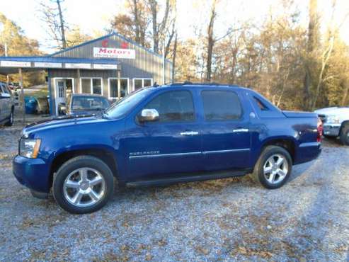 2013 Chevy Avalanche LTZ * GPS * Leather * New Trans - cars & trucks... for sale in Hickory, TN