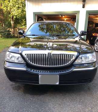 2008 Lincoln town car executive L for sale in Framingham, MA