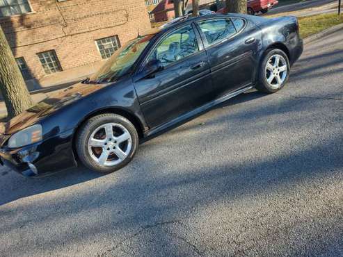 2005 PONTIAC GRAND PRIX GT - cars & trucks - by owner - vehicle... for sale in Chicago, IL