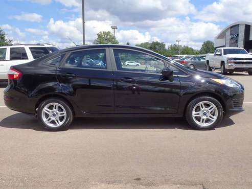 Reduced Ford Fiesta Clean CARFAX. CARFAX One-Owner. - cars & trucks... for sale in Waterford, MI