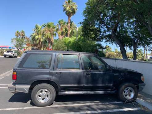1995 Ford Explorer Xlt, paint shiny with wash wax lots of dust photo... for sale in Palm Springs, CA