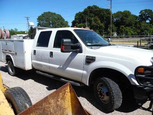 2008 Ford F-350 V8 Crew Cab Pickup - cars & trucks - by owner -... for sale in Temperance, OH