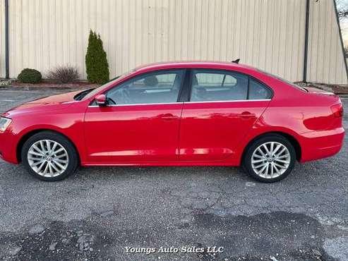 2011 Volkswagen Jetta SEL 6-Speed Automatic - cars & trucks - by... for sale in Fort Atkinson, WI