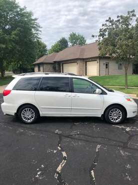 2008 Toyota Sienna XLE (1 Owner) Leather, Sunroof, Hitch, Snow Tires... for sale in Waunakee, WI
