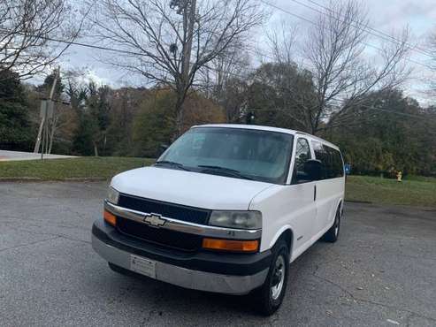 2004 Chevrolet Express 3500 V8 6.0 millas 164 es 15 passengers van -... for sale in Atlanta, GA