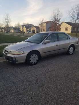 *Honda accord CLEAN and RELIABLE* - cars & trucks - by owner -... for sale in Lansing, MI