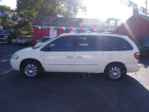 07 Chrysler Town & Country (touring) for sale in Hamilton, OH