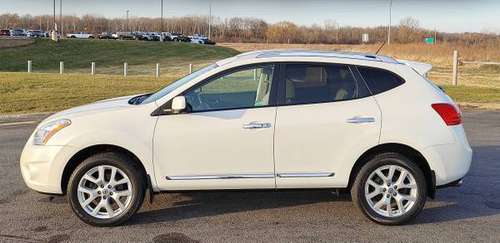 ~ ~ ~ 2013 Nissan Rogue 2.5L SL SUV ( AWD!!! ) ~ ~ ~ - cars & trucks... for sale in Mukwonago, WI
