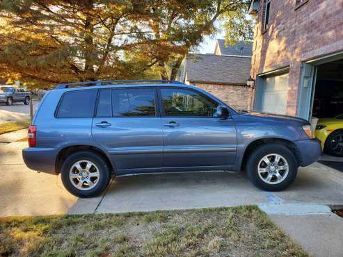 2004 Toyota Highlander V6 - cars & trucks - by owner - vehicle... for sale in Fort Worth, TX