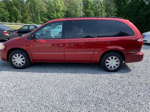 2005 Chrysler Town and Country Touring, 3.8 V6, Factory TV/DVD for sale in Grimesland, NC